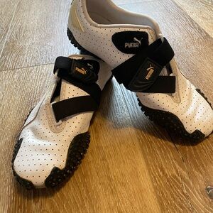 Puma women Mostro black white Velcro Strap Sneaker US Sz. 7